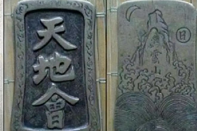 男子整理母亲遗物发现